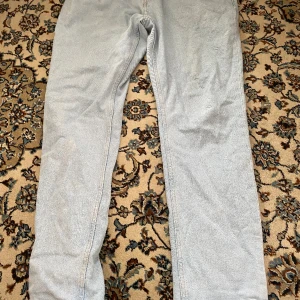 Ljus blåa jeans  - Finns i Malmö Limhamn 
