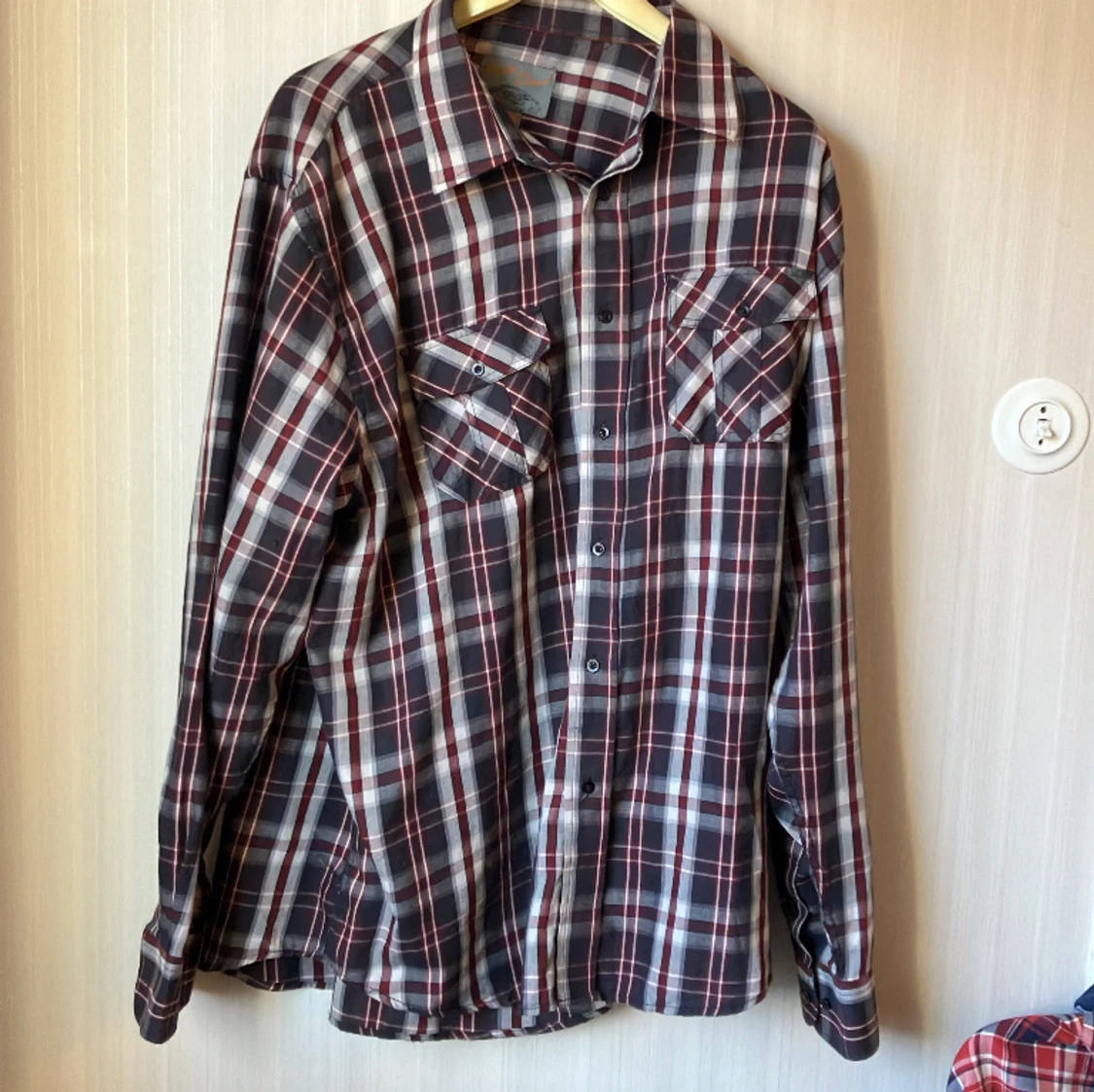 Rutigfärgad skjorta 