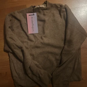 DenimProject stickad tröja xs💕  - Aldrig använt har bara inte tänkt på att jag har den❤️ Fick i julklapp men har då ej kommit till användning.❤️ pris kan diskuteras köpt för 400 säljs för 200❤️