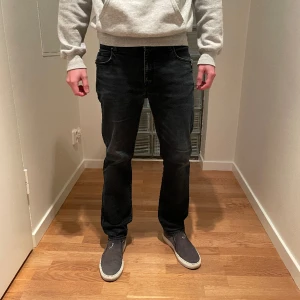 Sand byxor - Sand byxor. Storlek W32. Mycket bra skick! Nypris ca 2000kr