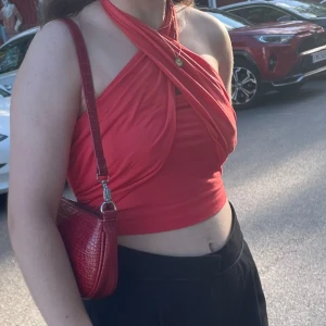 Röd topp - En röd topp från NA-KD