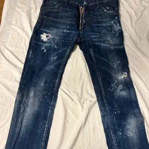 Äkta Blå dsq jeans bra skick  köparen får stå för frakten 