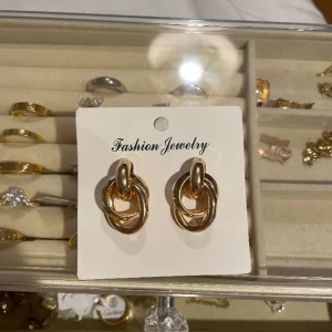 Örhängen - Skitsnygga örhängen, helt nya inte ens testade☁️Frakt tillkommer📦