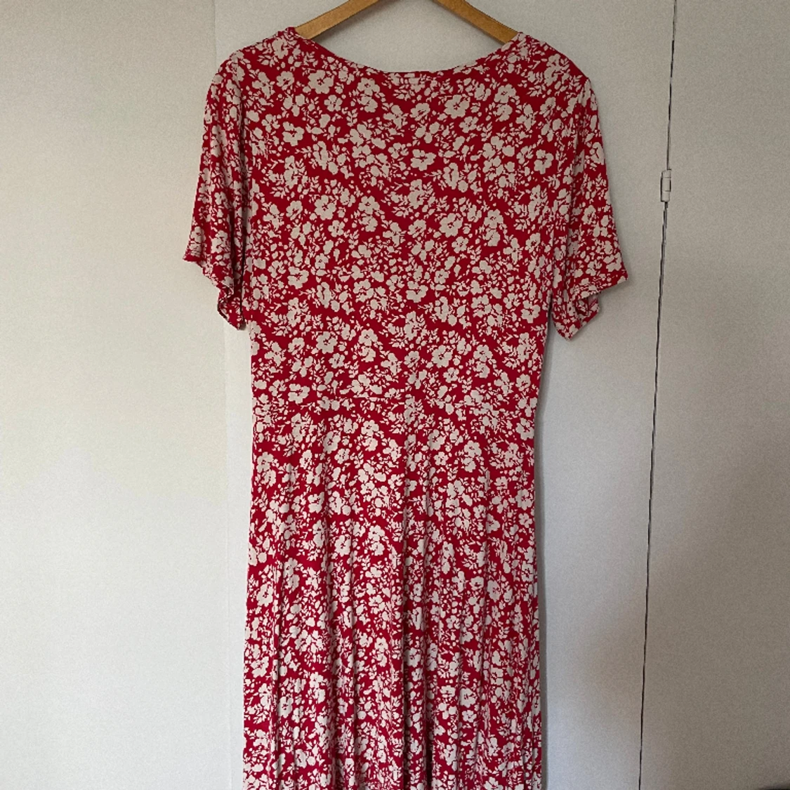 Omlottklänning i blommönster - 90