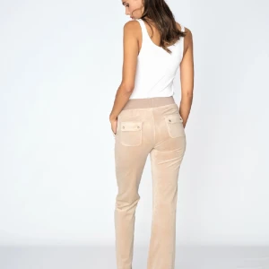 Juciy byxor  - Säljer dessa juciy byxor då dem inte kommer till användning längre💓Finns inga defekter förutom på ena fickan är det en liten smuts fläck därav priset. Syns inte! Kan mötas upp i sthlm eller posta💓 Köpte dessa för 1100kr på Juciy coutures hemsida. 💓