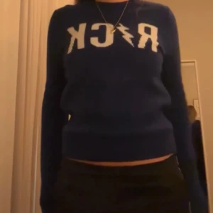 Zadig o Voltaire tröja - Säljer min Såå fina tröja från  Zadig o Voltaire! Den är i super fint skick! Som ny. Den är i STL XS-S! 💗