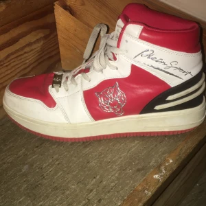 Plein Skor  - Plein sport skor i storlek 43 knappt använda.