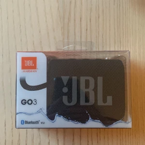 Högtalare - oanvänd + oöppnad högtalare från JBL som inte kommits till användning. vattentät och bra kvalitet!