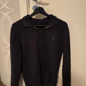 Ralph Lauren half zip - Storlek xs passar S Skick 8/10  Modellen är 164 och väger 63