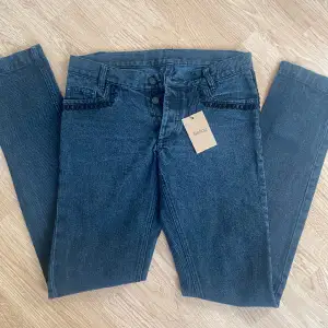 Balla jeans från Luella köpta från Sellpy. På jeansen står stl 38 dock har Sellpy skrivit 28 så är lite osäker.  Köparen står för frakten. 