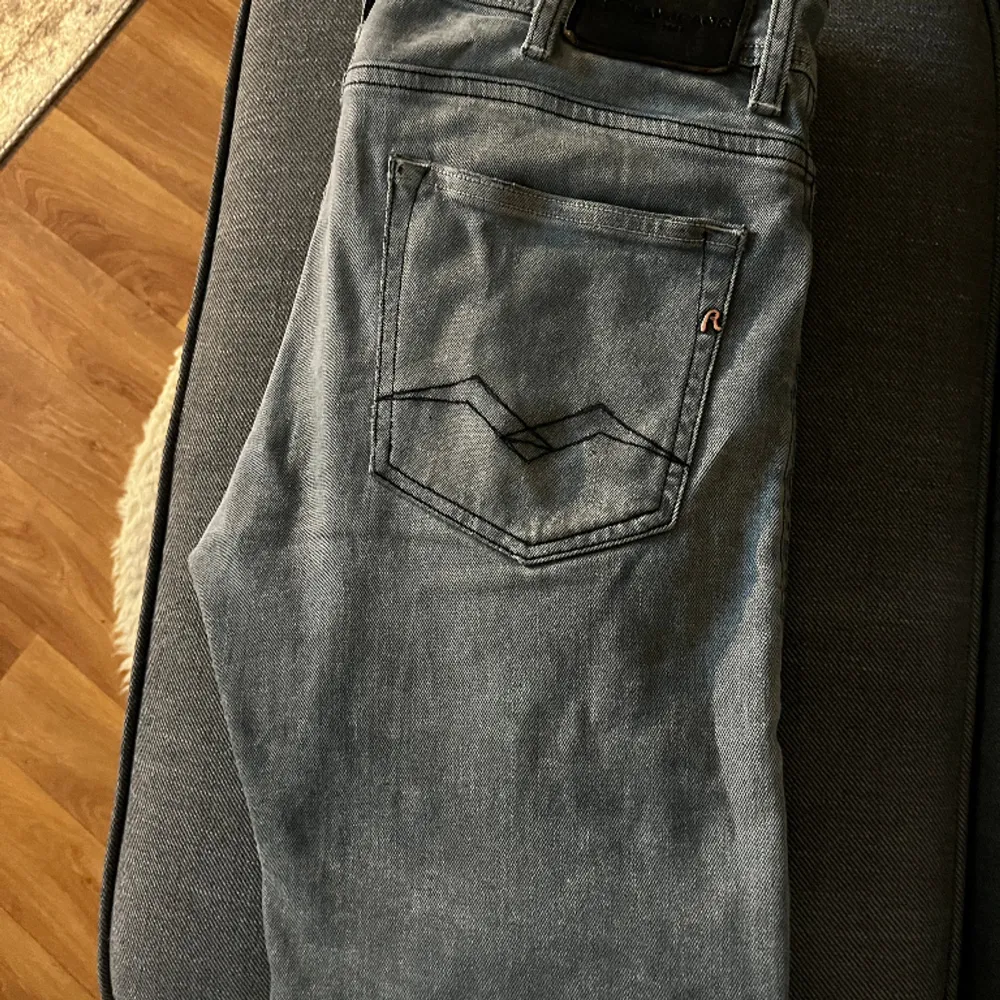 Säljer ett par schyssta replay Jeans i storlek 30/32! Hör av er vid funderingar. Priset ej hugget i sten!😊. Jeans & Byxor.
