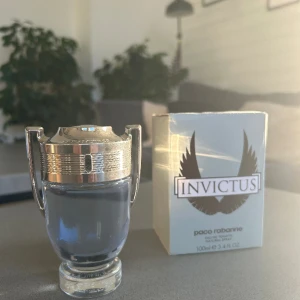 Invictus Paco rabanne edt  - Ny flaska endast få tal sprut ca 3 Nypris ca 850kr 100ml