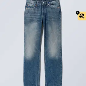 Hej säljer ett par Jean på grund av att dem it kommer till någon användning Byxorna har inga difekter och skulle säga att dem är i väldigt bra skick! Kom pv och för fler bilder Pris kan även diskuteras💕köptes för 600kr