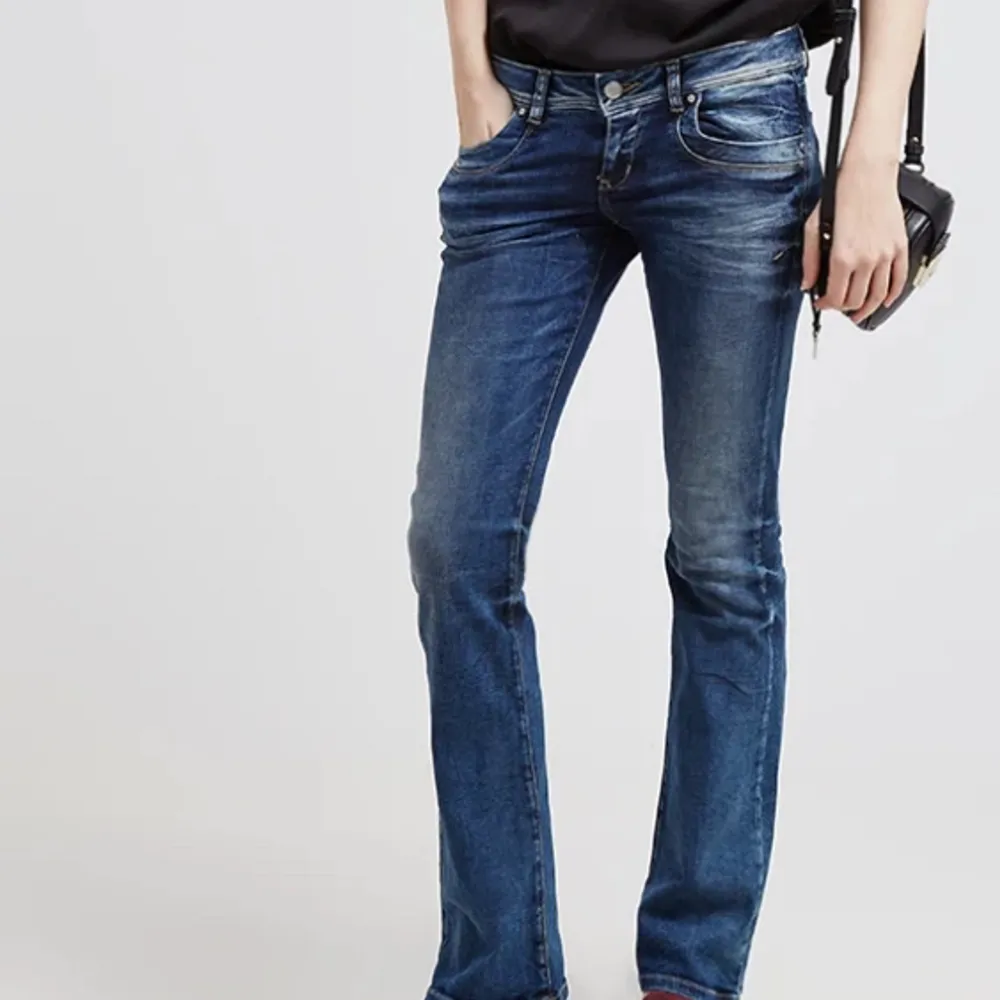 Ltb jeans i valerie som är oanvända. Jätte fint skick som är köpta för 828 kr. Pris kan diskuteras och gärna avhämtning elr mötas upp runt Sthlm. Kontakta vid minsta fundering💗. Jeans & Byxor.