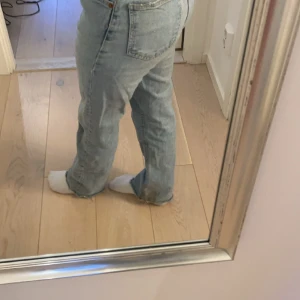 Ljus blåa jeans  - Zara jeans väl använda men för små för mig.