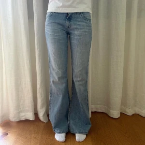 Lågmidjade jeans  - Lee jeans som ja köpte second hand men tyvärr var försmå på mig:( 