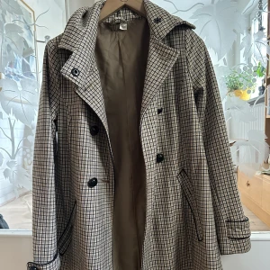 Rutig kappa - Jätte fin kappa med snyggt mönster.  Knappt använd!💖