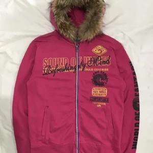Excuse Japan fur hoodie - Rare excuse Japan hoodie i rosa! Säljs för 2000kr+ på Grailed💯 Kom gärna med pris förslag😇