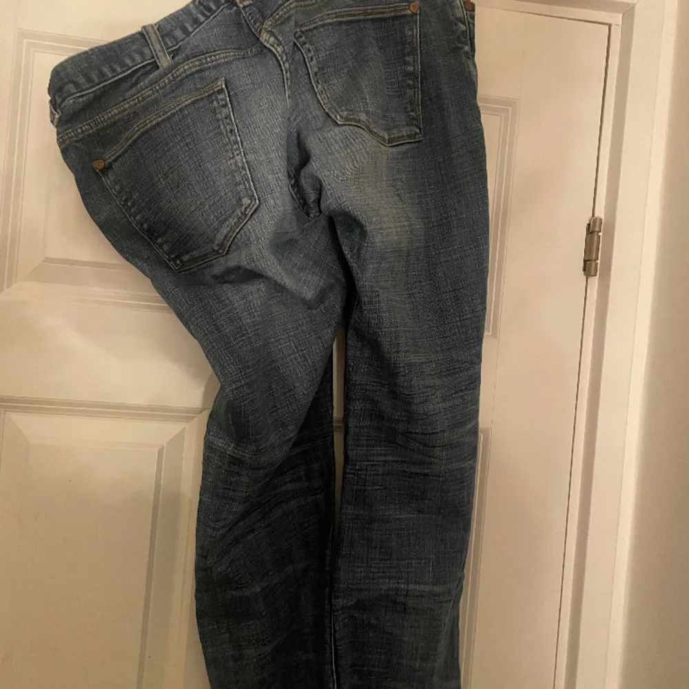 As snygga vibtage jeans, motsvarar storlek 36/38/40 low waist tyvärr för små för mig men sjukt snygga!. Jeans & Byxor.