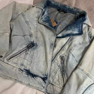 Jättesöt jeansjacka/kofta med trekvartsärmar från Bershka🩵