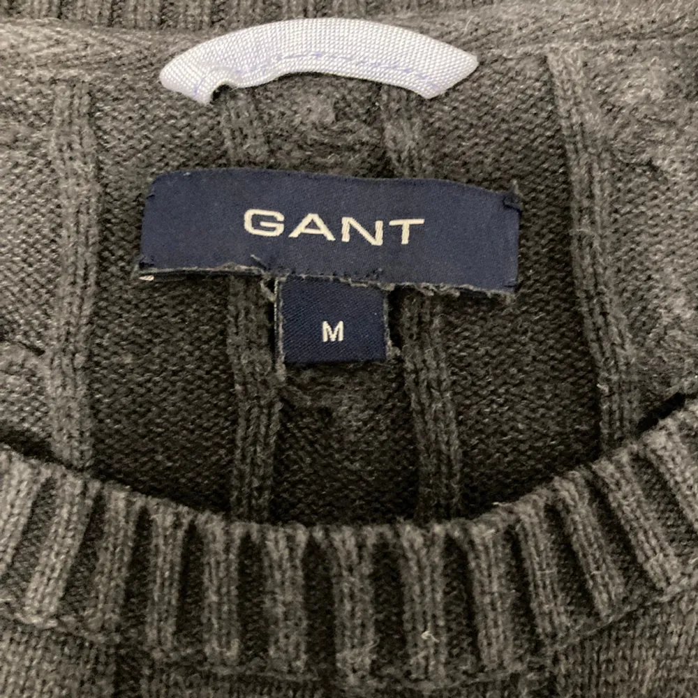 Snygg Gant tröja i bra skick ca 8,5/10.  Storlek Medium. Nypris ca: 1500:- 👊. Tröjor & Koftor.