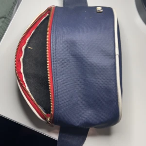 Tommy Hilfiger magväska - Simpel magväska från Tommy Hilfiger 