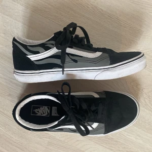 Vans - Coola vans i nyskick!!! Använt få gånger och säljer då de är för stora💞
