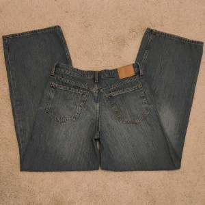 Weekday jeans  - Snygga low rise loose jeans från Weekday. Nyskick, använda 1 gång!