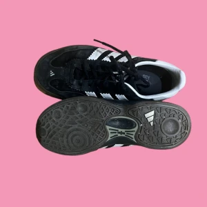 Adidas Spezial - Adidas Spezial storlek 40. Använda men bra skick. Skriv vid frågor❤️