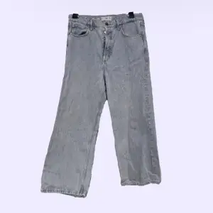 jättefina vida jeans från mango! modellen heter gabriela. säljer då de tyvärr blivit för små🦢