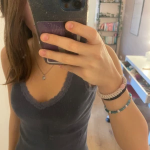 Brandy melville - Säjer denna snygga tröjan från brandy melville då den inte kommer till någon användning 🎀 är one size men skulle säga den passar xs