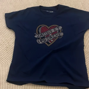 Blå Zadig tröja  - Super snygg Zadig Voltaire tröja som är äkta men den används nästan aldrig. den är i storlek 14 år/Xs och den är helt som ny inget av glitter är borta. Om ni vill ha bilder på hur den ser ut på så skriv privat🥰