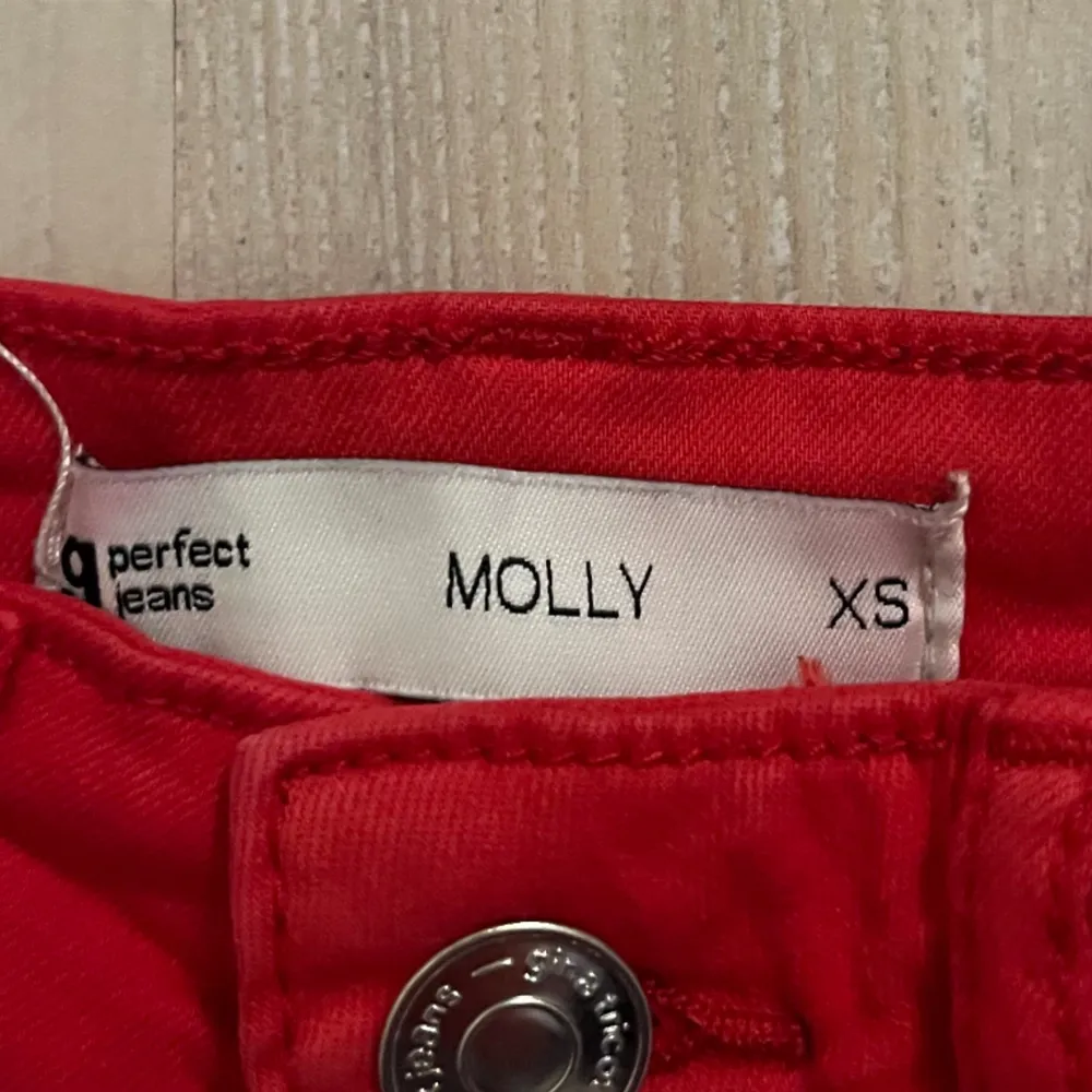 Röda shorts från Gina tricot i modellen Molly, storlek xs.. Shorts.
