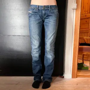 Lågmidjade jeans, straight/bootcut  