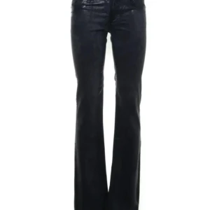 Lågmidjade svarta byxor - Köpte ett par superfina byxor men de passade tyvärr inte, längden är ca 107cm och midjemåttet (sida till sida ) är 36,5 cm. Storlek 28, skulle säga att de passar xs/ s. De glänser i sidorna och lite vid fickorna.🤍