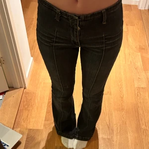 Jeans - Jätte snygga vintage jeans säljer då dom är lite för stora för mig. Storlek står inte i jeansen men dom har mycket stretch och passar många storlekar. Pris går att diskuteras🥰