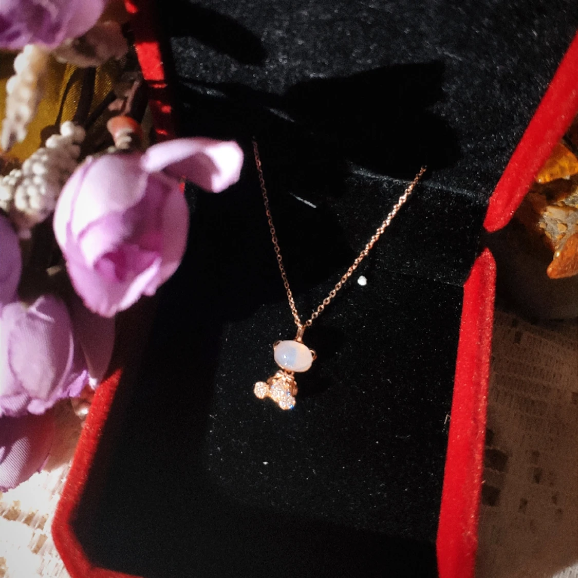 Supergullug rosguldfärgad halsbandet med en björn