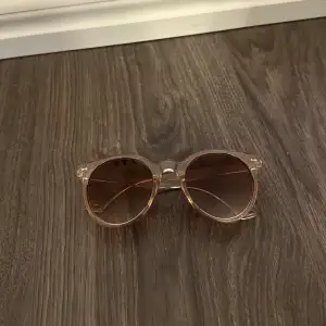 Rosa solglasögon från SHEIN  