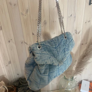 Jeans väska - SUPER snygg värkligen!! Sällsynt❣️❣️lite rostig men inget man tänker på💞💞