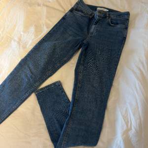 High waist hannah jeans från Cubus. Super fint skick, använt dem fåtal gånger!