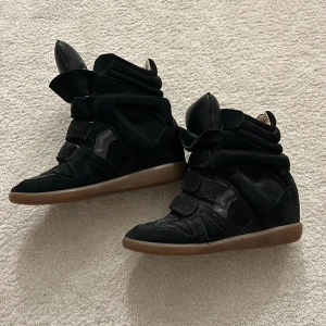 Isabel Marant skor  - Såå snygga svarta isabel Marant skor!! Inga defekter överhuvudtaget!! Box tillkommer!!❤️