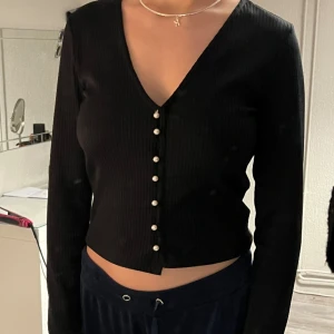 Topp  - Jättefin topp från ginatricot, helt oanvänd som tyvärr inte kommer till användning.🥰