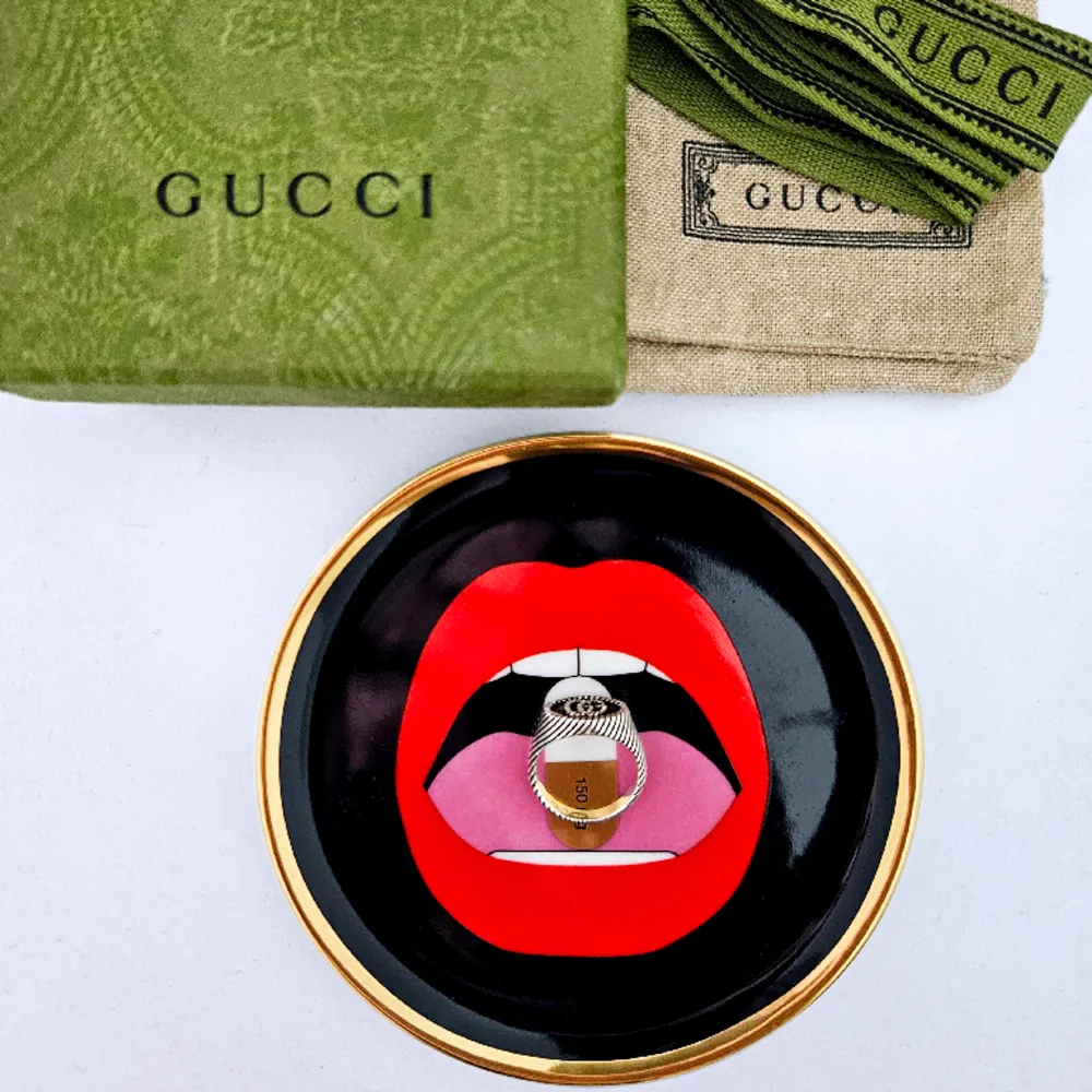 Äkta Gucci Ring, Silver, 925 silver, med originalförpackning. Du kan dm för mer 🤍. Accessoarer.
