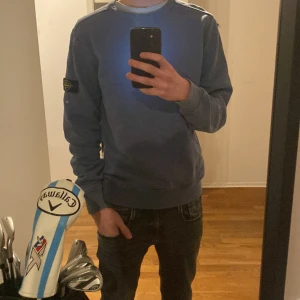 Stone island tröja - Stone island tröja junior storlek (Storlek på bild)  Skick 9/10 inga defekter  