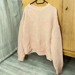 Rosa tröja - Rosa tröja från HM i storlek M/L 🌟