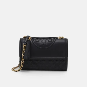 Tory burch väska - Tory burch fleming väska. Köpte för 2 år sen för 6500kr. Detta är en av mina favorit väskor. 