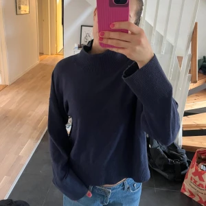 Tröja - Säljer denna coola tröja från bikbok, nästan aldrig använd🥰