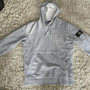 Stone island hoodie - Kond 8/10  Fri frakt hela sverige  