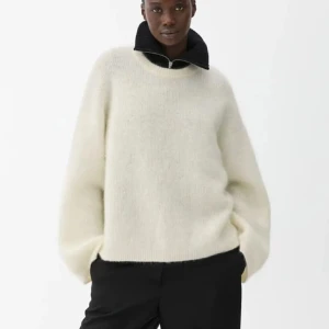 Arket stickad tröja - Säljer min stickade mohair tröja från arket☀️☀️