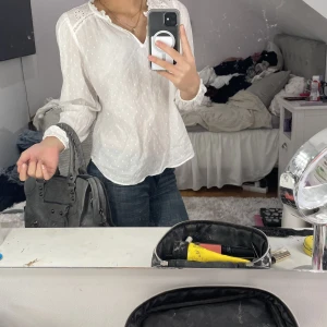 Blus - Vackraste vita blusen från soft 🩷